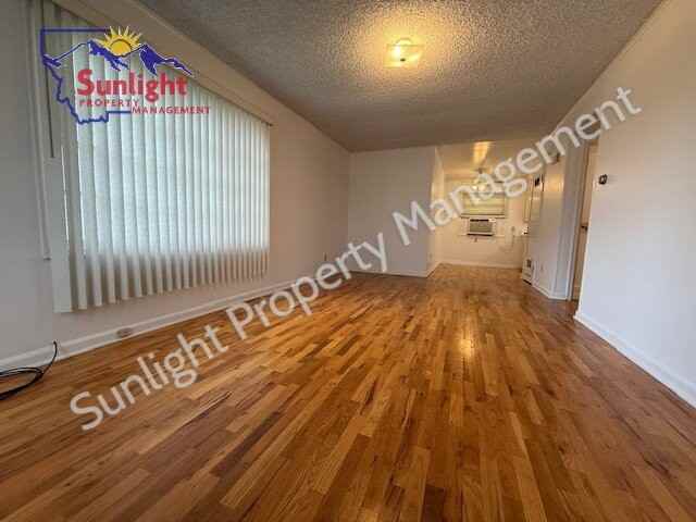 504 W 1st St - Photo 2 of 7