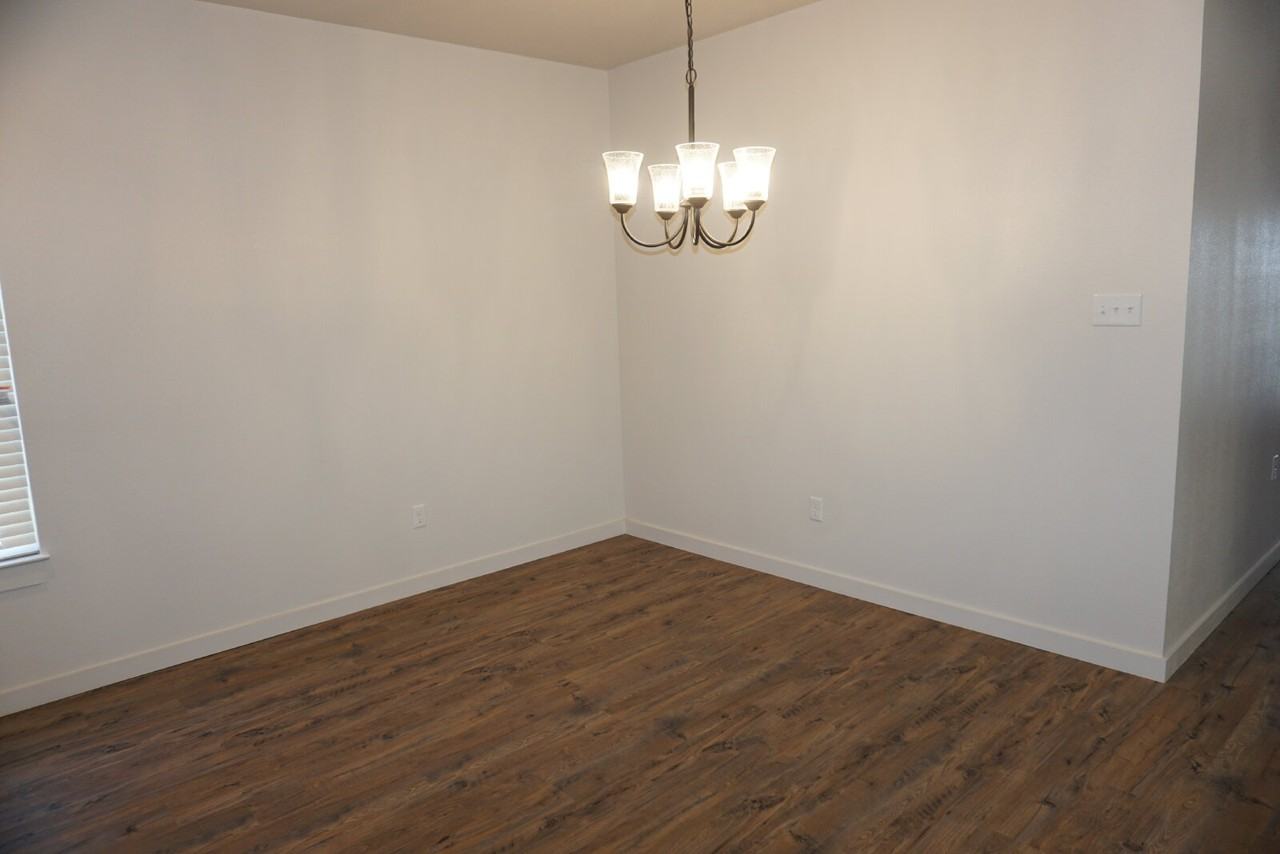 2549 138th St - Photo 4 of 8