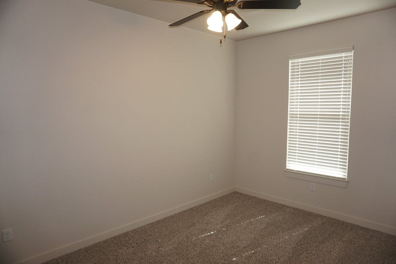 2549 138th St - Photo 5 of 8