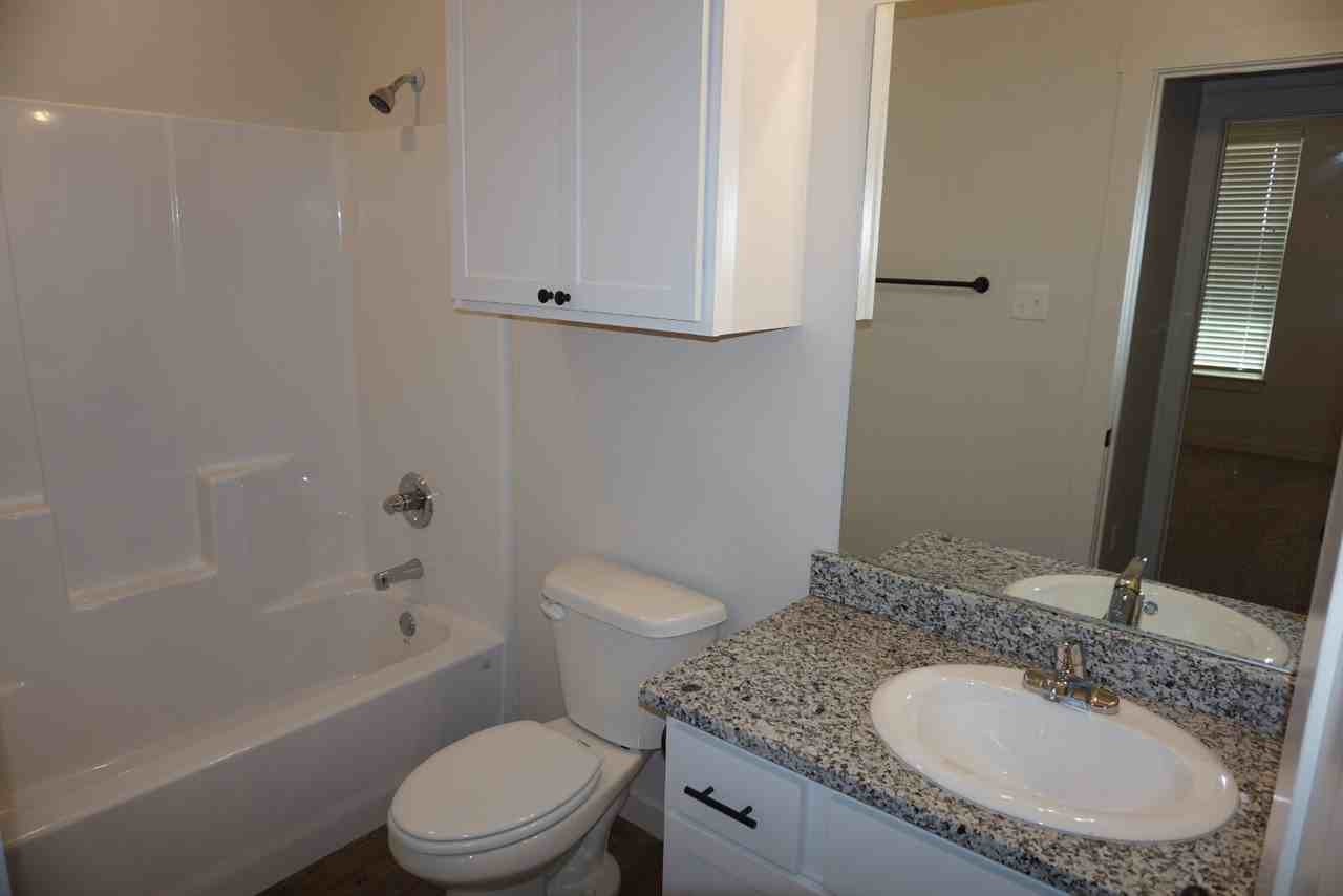 2549 138th St - Photo 6 of 8