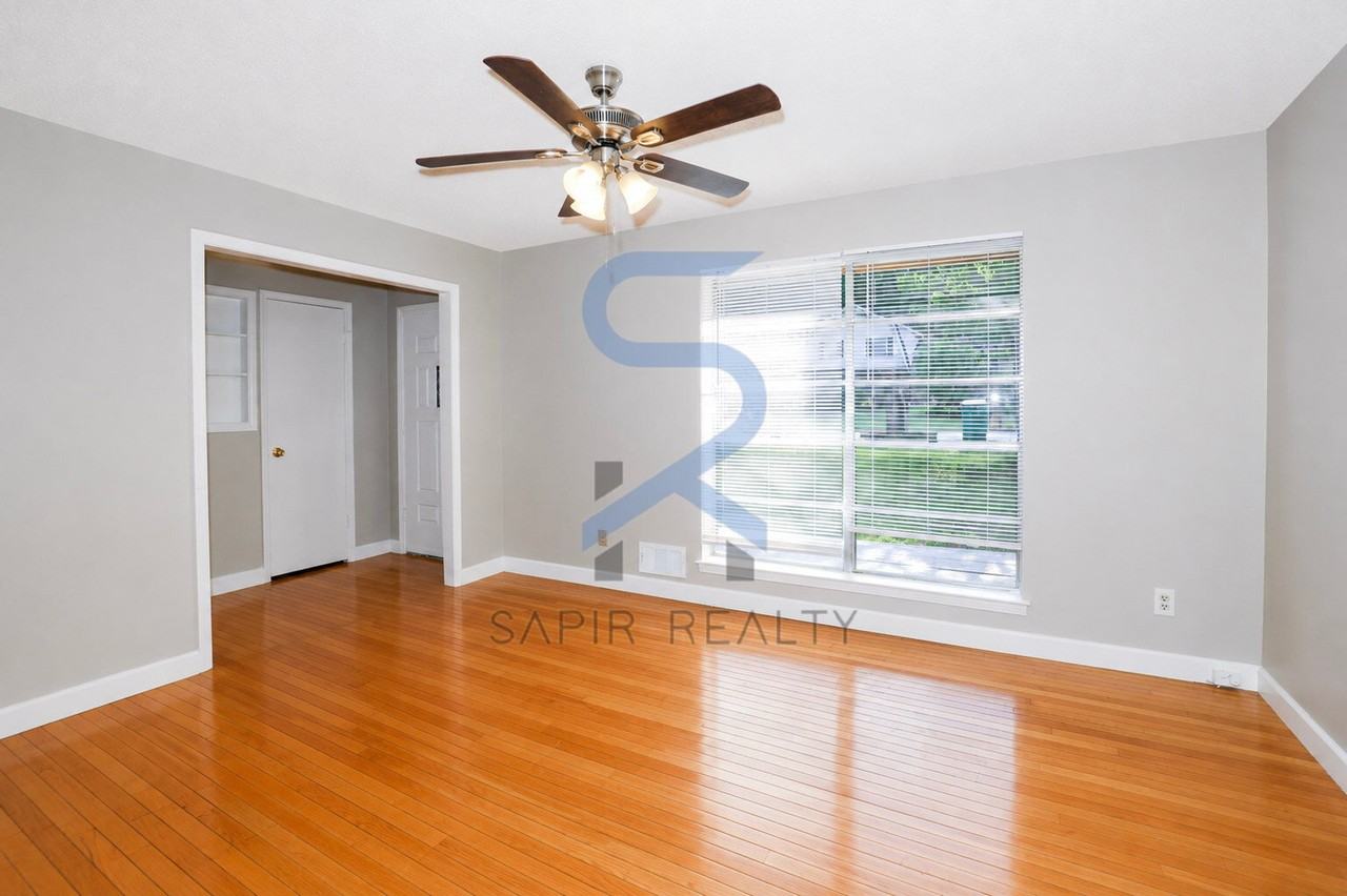 6067 Ledgewood Dr - Photo 3 of 18