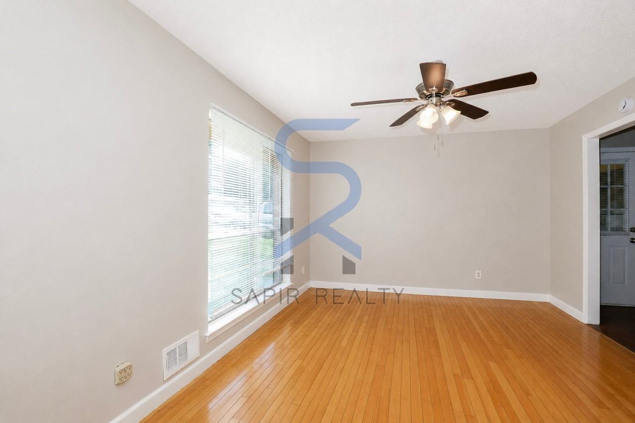 6067 Ledgewood Dr - Photo 4 of 18