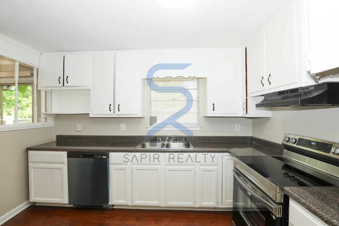 6067 Ledgewood Dr - Photo 6 of 18