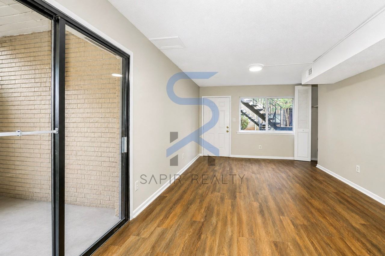 3300 College St Apt 5 - Photo 4 of 16
