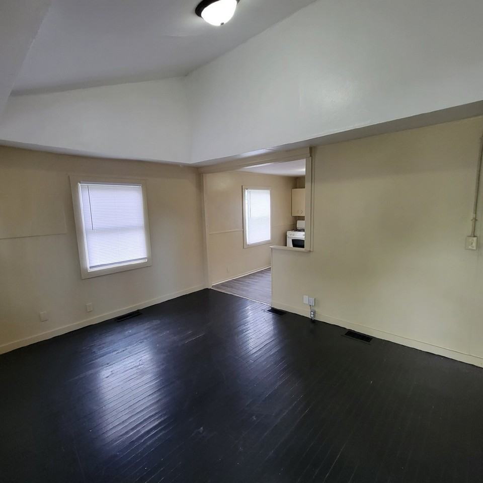 2348 Saint Paul St - Photo 2 of 4