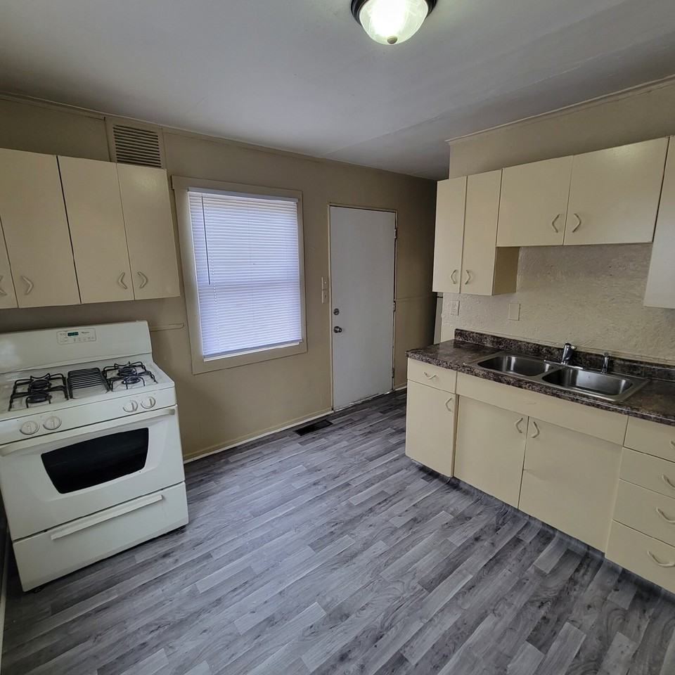 2348 Saint Paul St - Photo 4 of 4
