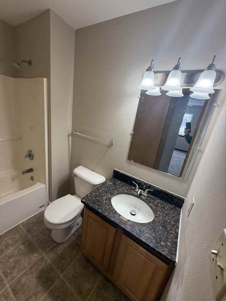 410 13th Ave Nw #23 - Photo 4 of 10