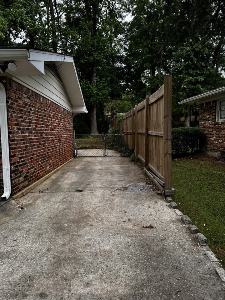 1015 Casa Dr - Photo 3 of 17