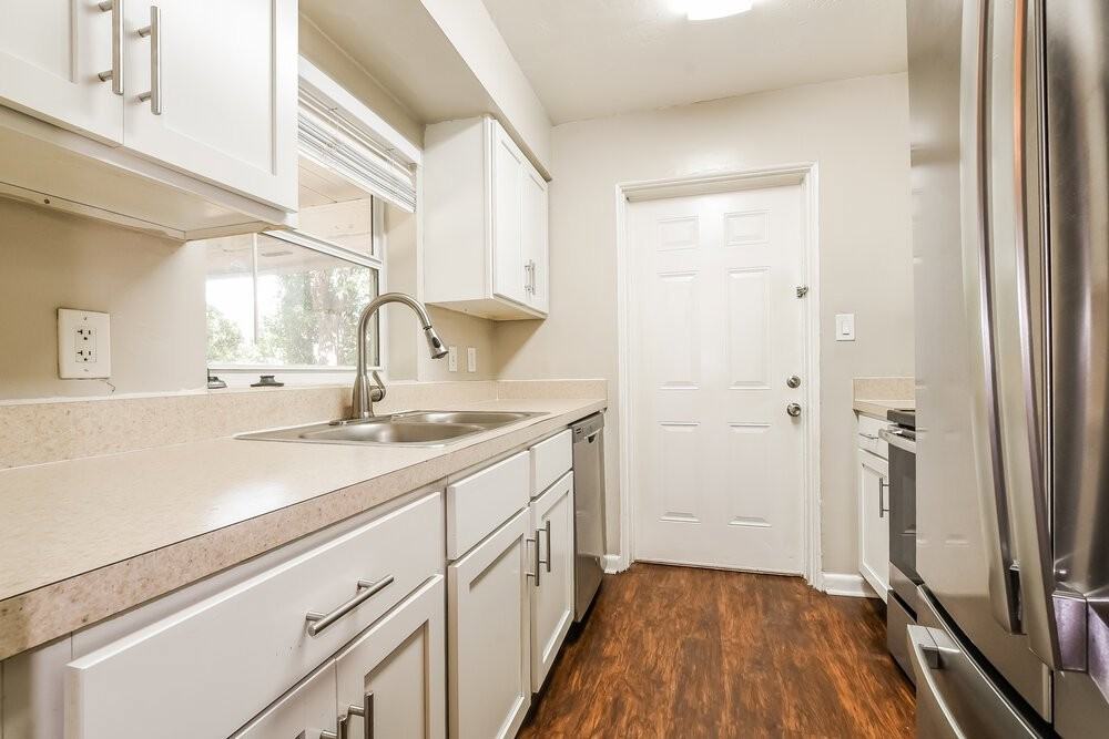 8647 Marietta Meadows Dr - Photo 2 of 6