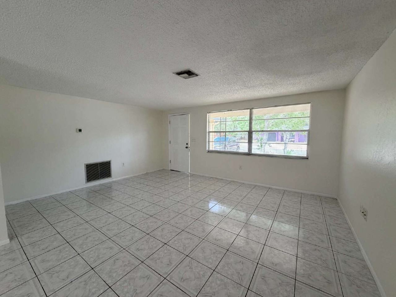 11701 Alpine Pkwy - Photo 3 of 13