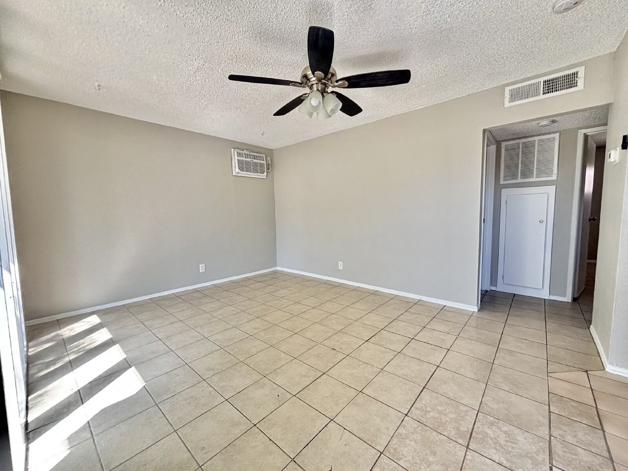 3350 Cambridge St Apt 4 - Photo 6 of 6