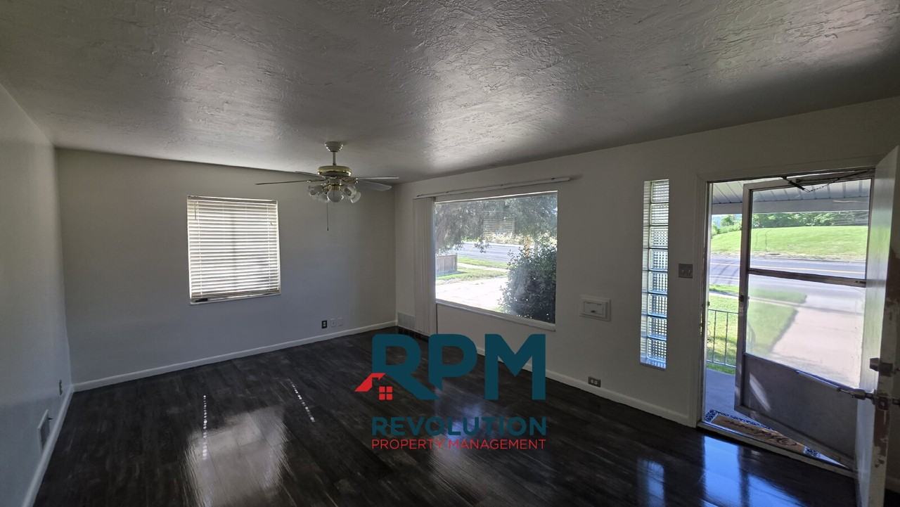 1066 36th St #UP - Photo 2 of 13