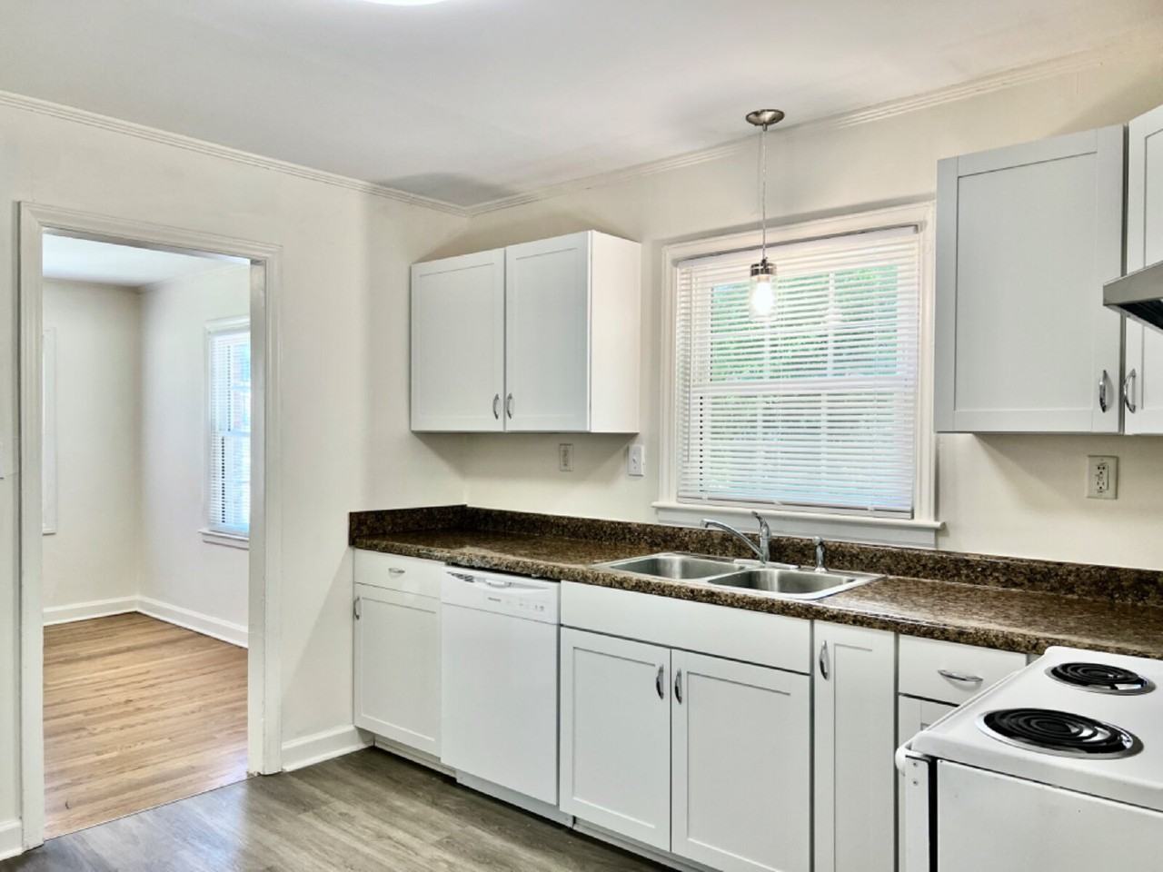 655 Reeves Ct - Photo 4 of 16
