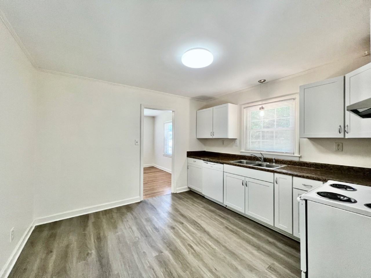 655 Reeves Ct - Photo 5 of 16