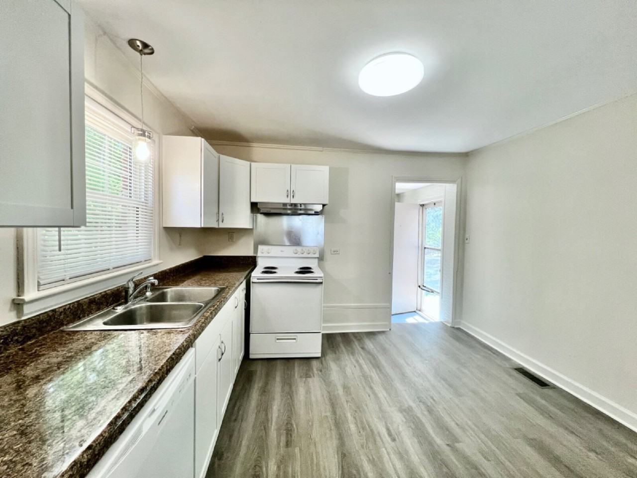 655 Reeves Ct - Photo 6 of 16