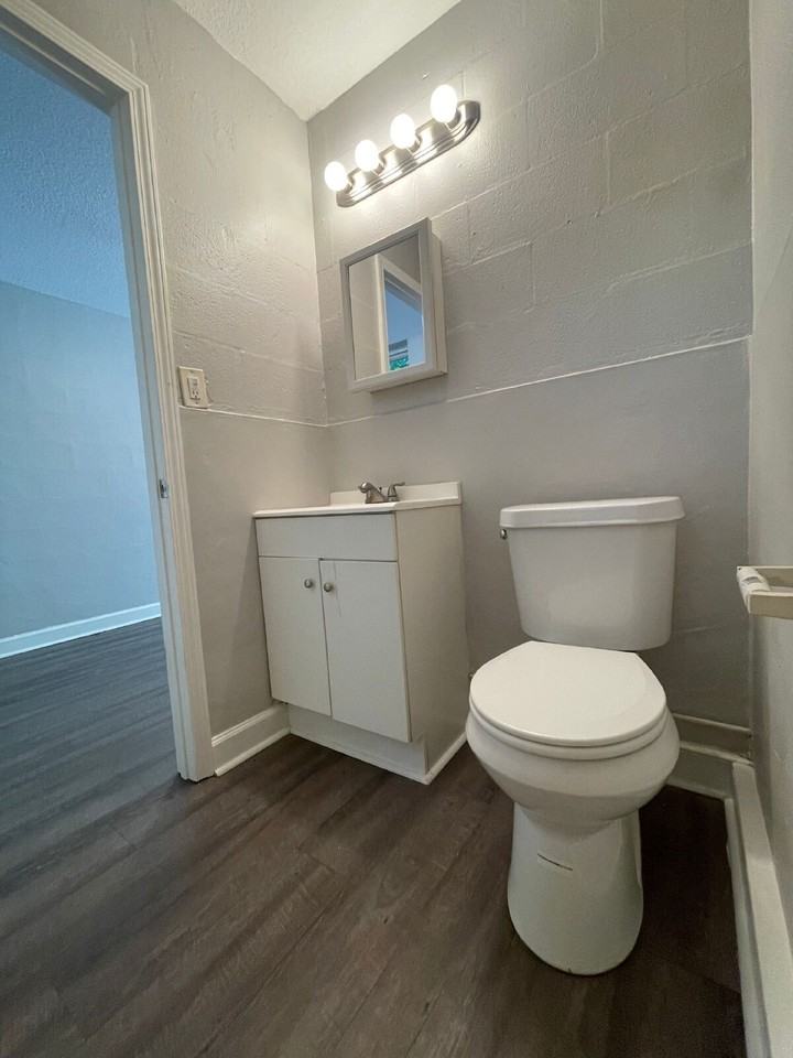 3721 Crawfordville Rd Apt 2 - Photo 4 of 11