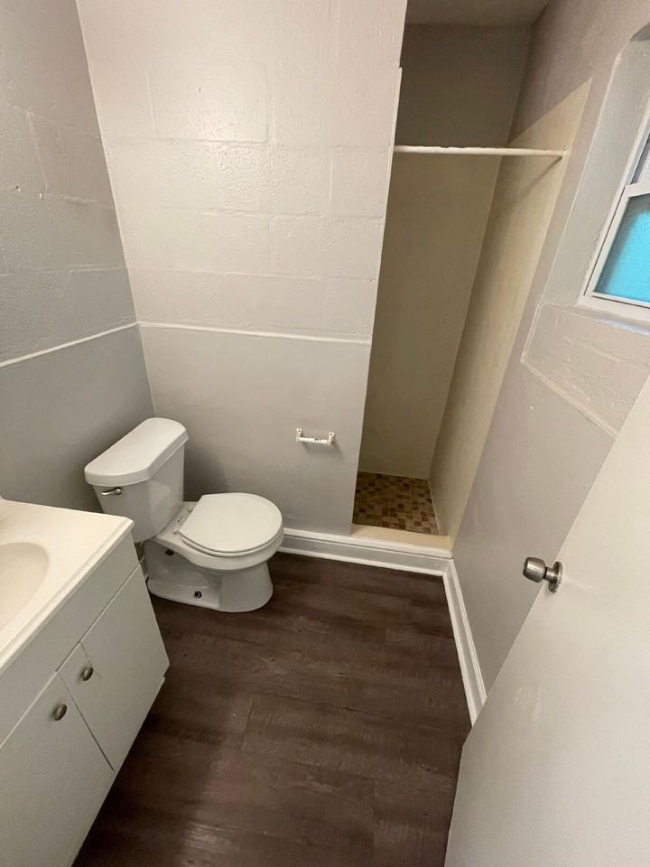 3721 Crawfordville Rd Apt 2 - Photo 5 of 11