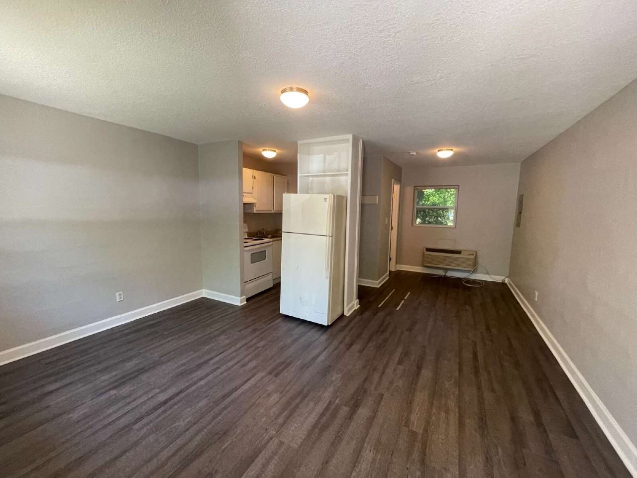 3721 Crawfordville Rd Apt 2 - Photo 6 of 11