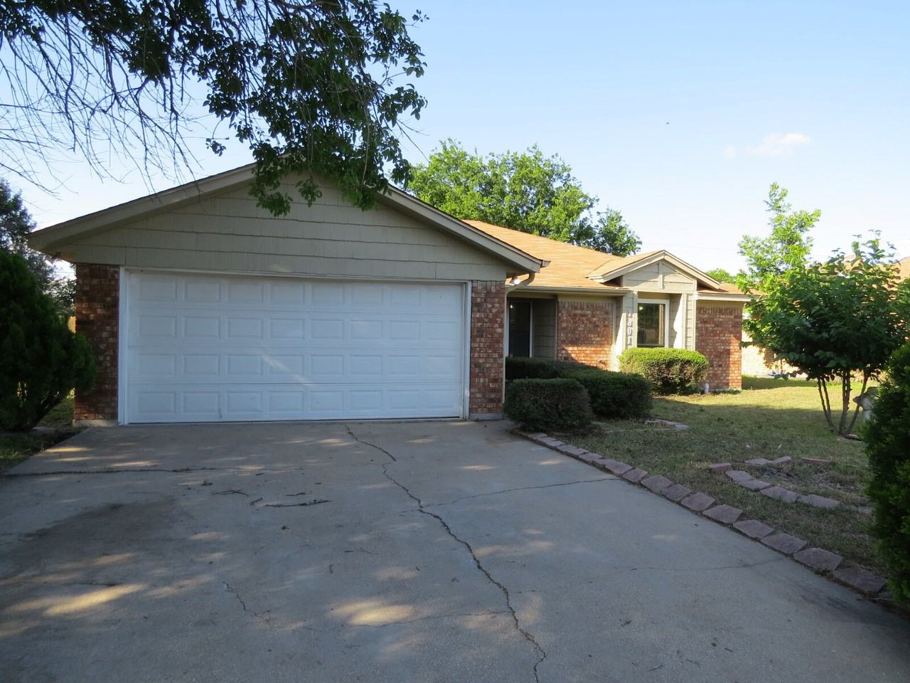 1801 Sagebrush Dr - Photo 2 of 26