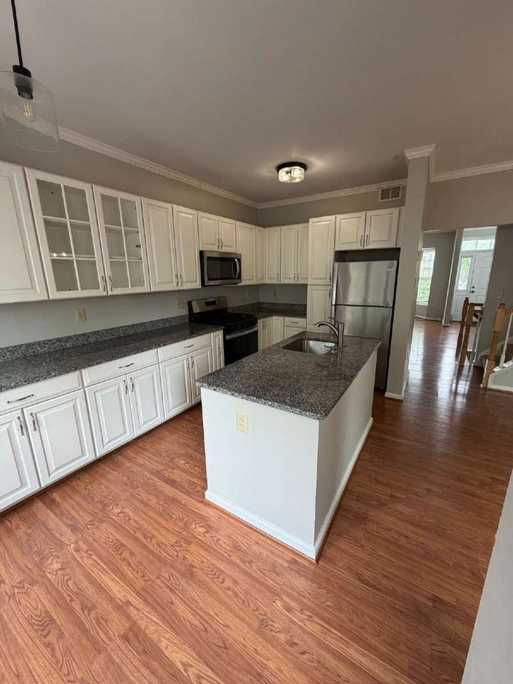 2404 Sandwich Ct - Photo 5 of 25