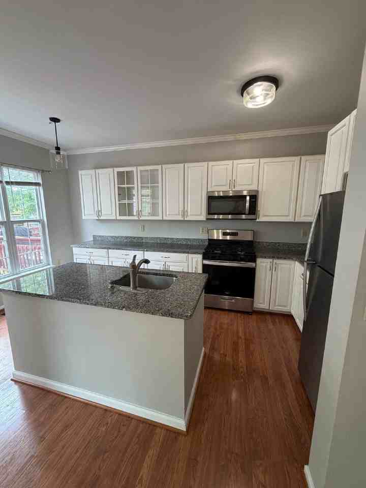 2404 Sandwich Ct - Photo 6 of 25