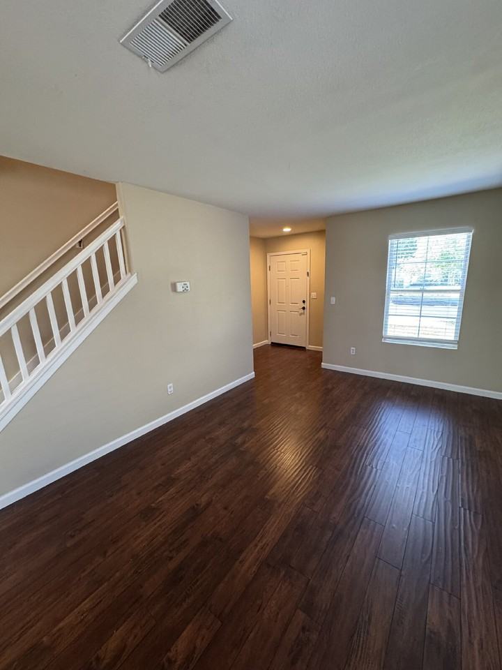 211 Brushwood Pl - Photo 4 of 24