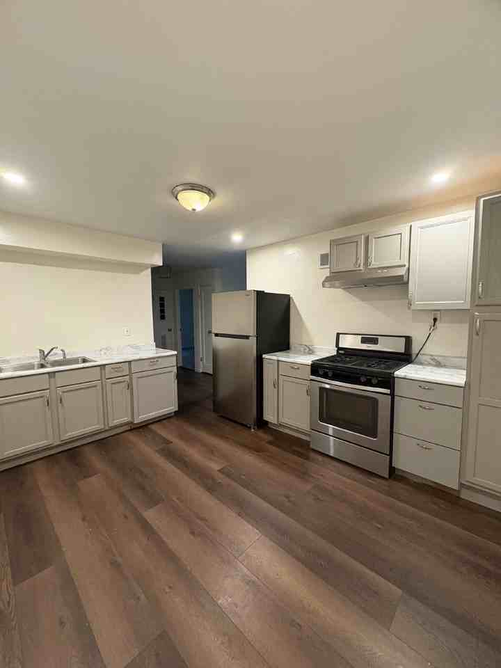 9814 Vickie Pl - Photo 2 of 6