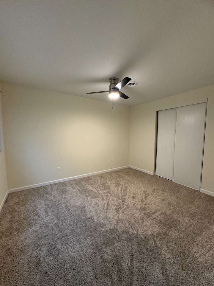 9814 Vickie Pl - Photo 4 of 6