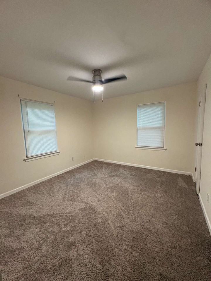 9814 Vickie Pl - Photo 5 of 6