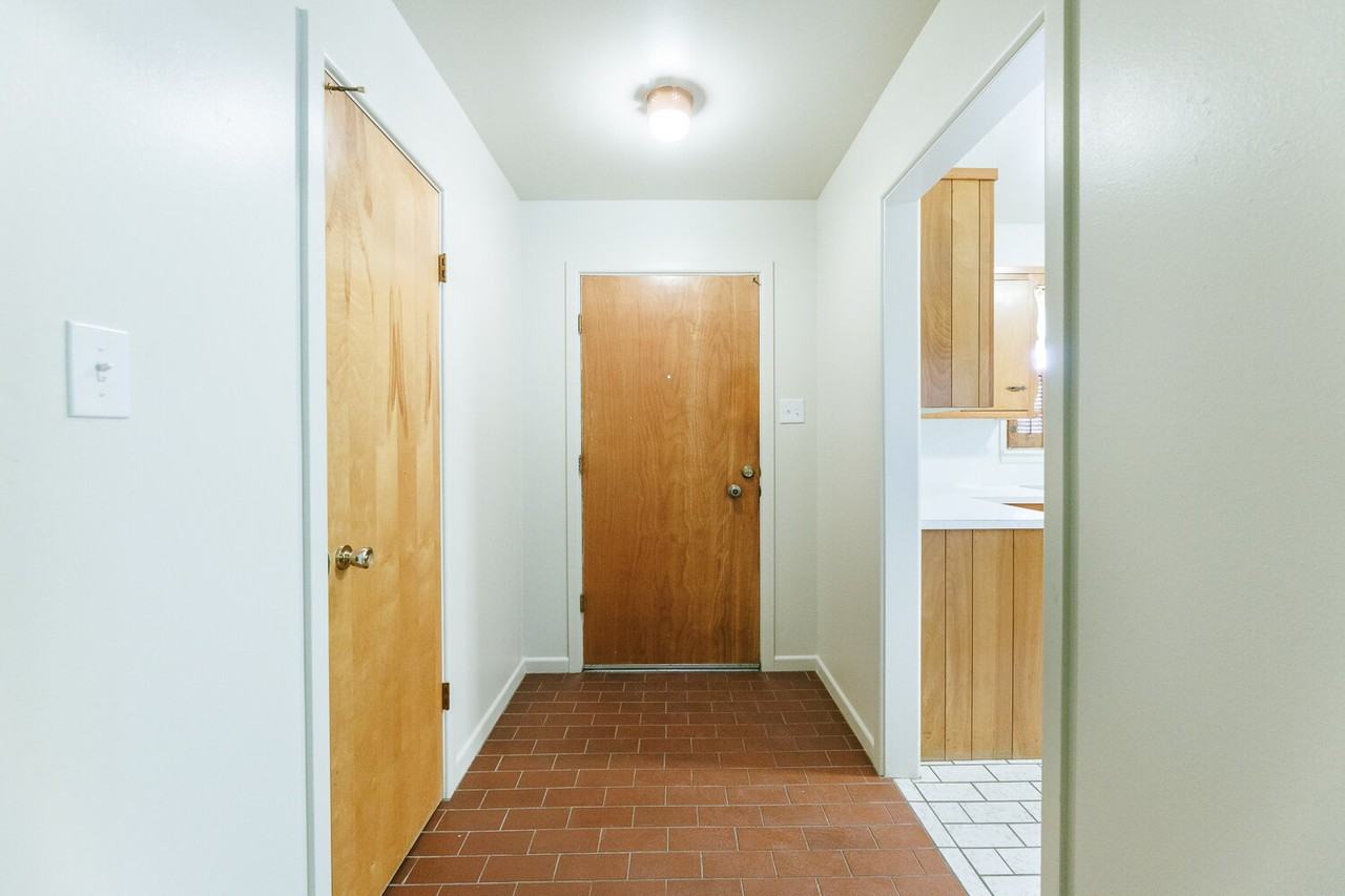 4926 48th St - Photo 3 of 46