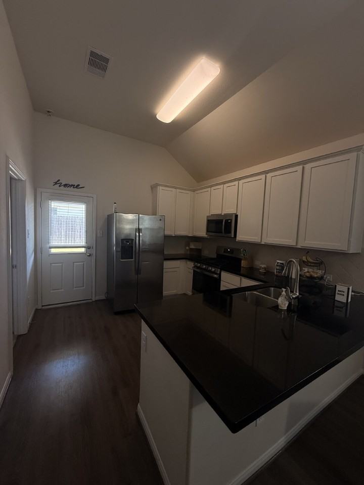 10415 Moraine Lake Dr - Photo 2 of 12