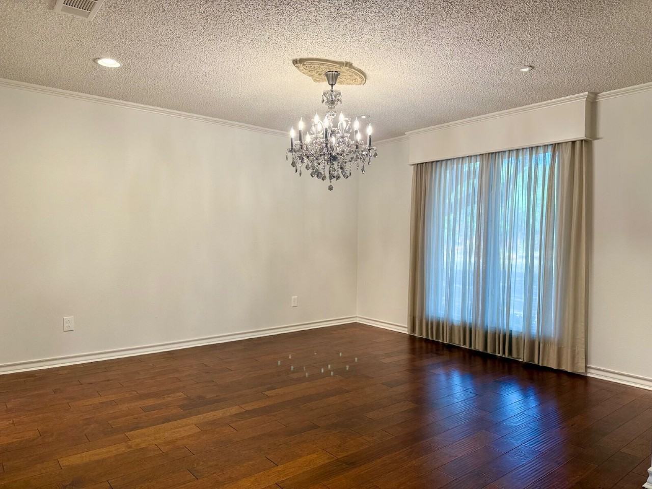 4215 95th St - Photo 4 of 30