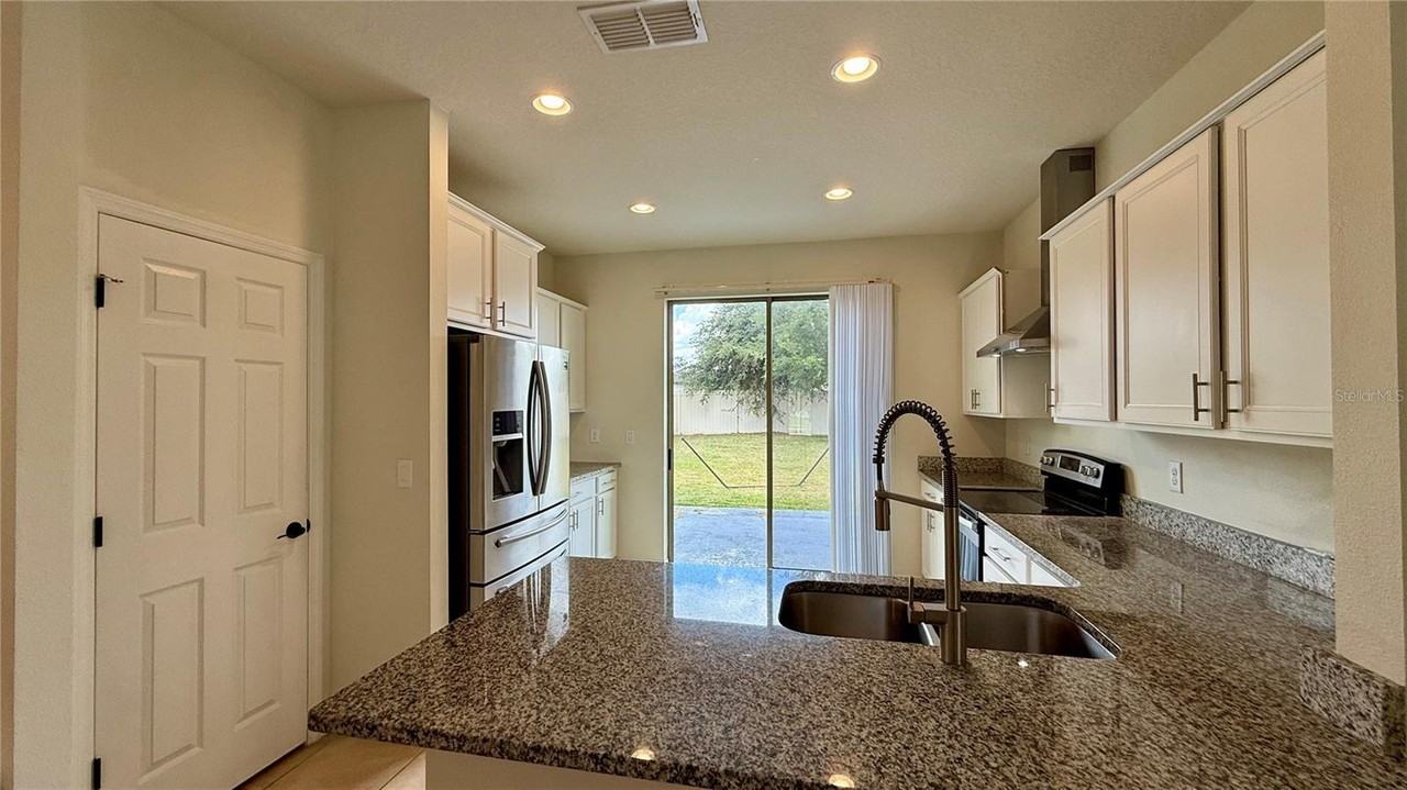 3545 Starkey Dr - Photo 4 of 26