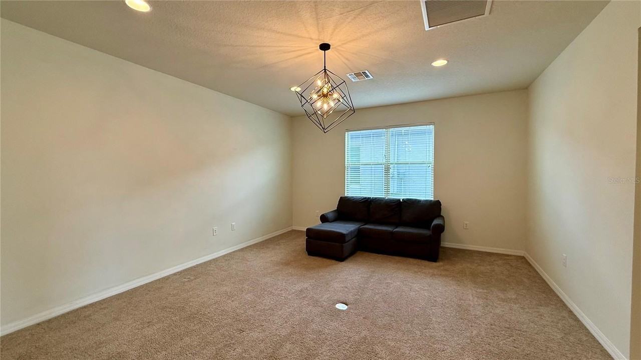 3545 Starkey Dr - Photo 5 of 26