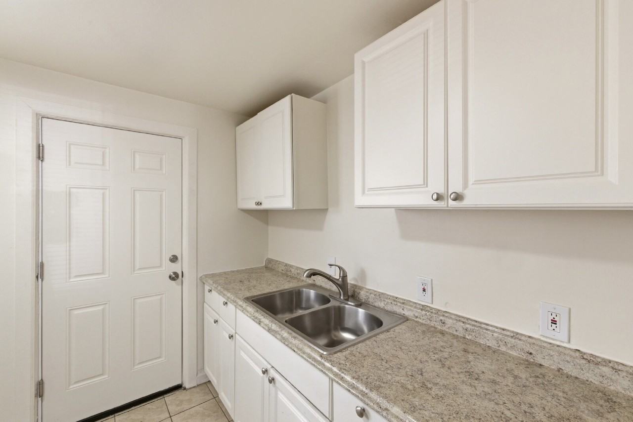 8990 E 12th Ave - Photo 4 of 12