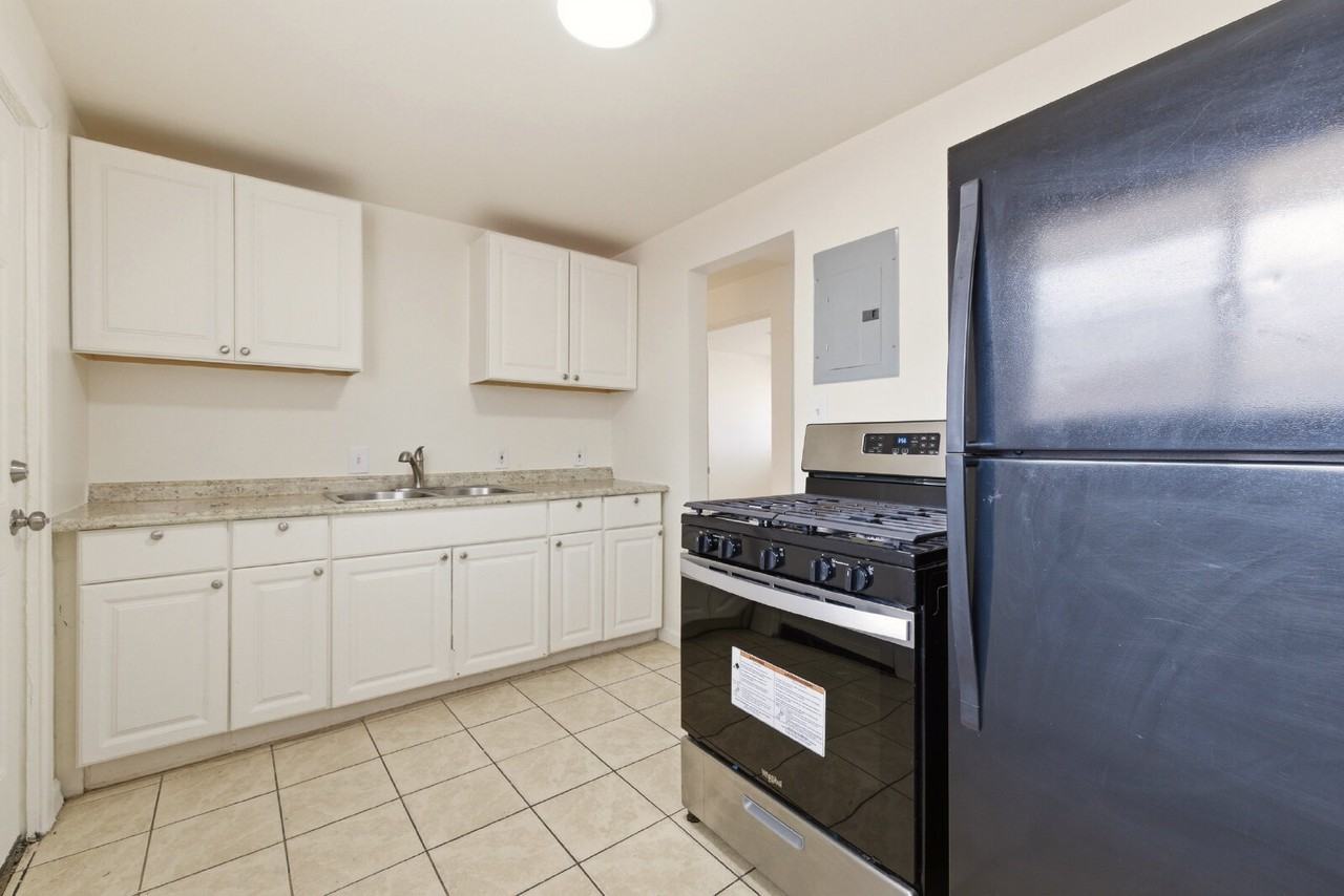 8990 E 12th Ave - Photo 5 of 12