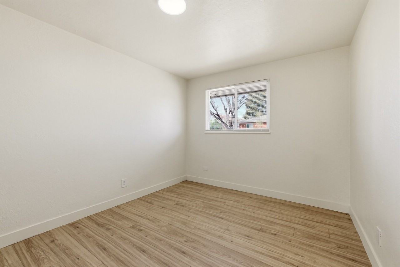8990 E 12th Ave - Photo 7 of 12