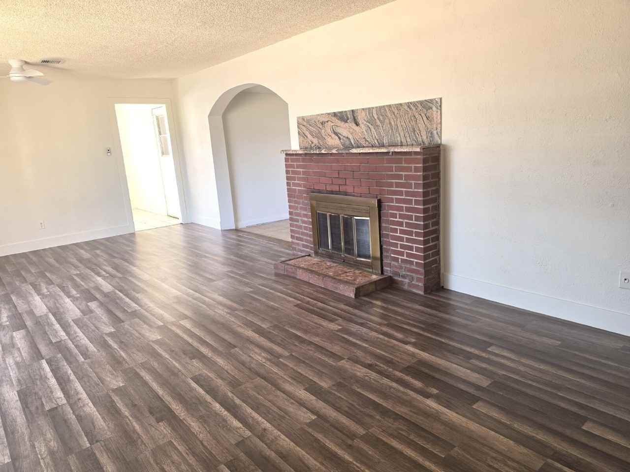 2528 E Hartford Ave - Photo 4 of 24