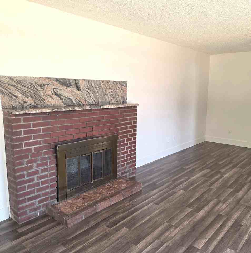 2528 E Hartford Ave - Photo 6 of 24