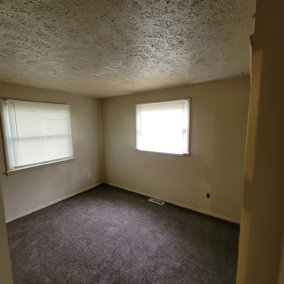1951 N Mitthoefer Rd - Photo 5 of 8