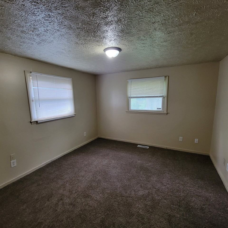 1951 N Mitthoefer Rd - Photo 6 of 8