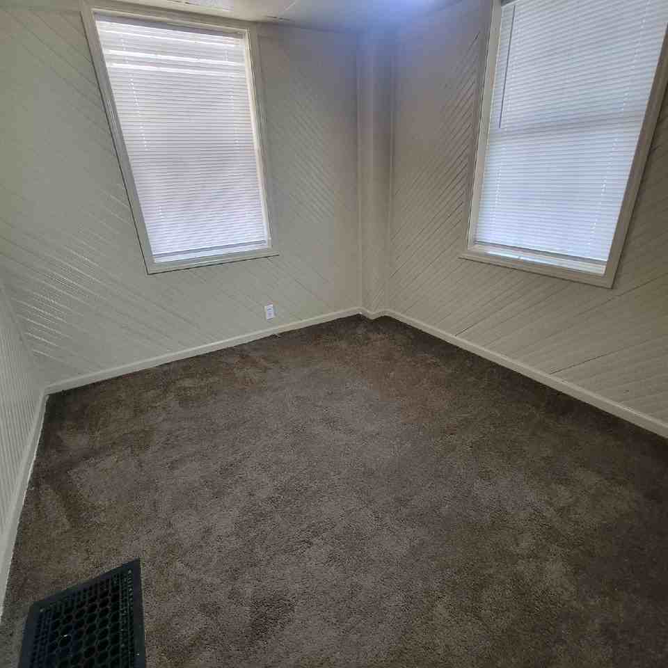 1450 Blaine Ave - Photo 2 of 8
