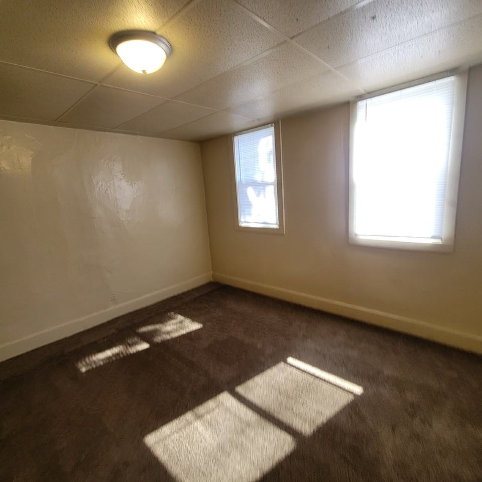 1450 Blaine Ave - Photo 3 of 8
