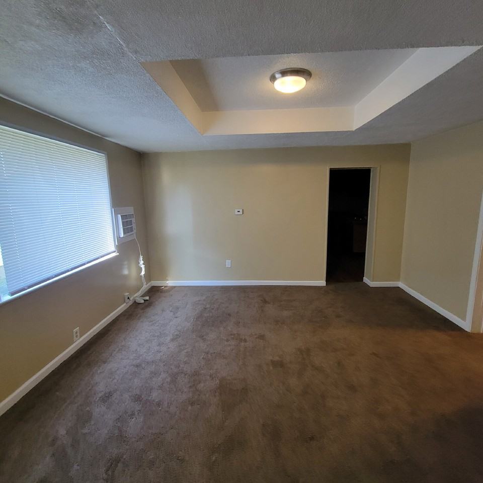 1450 Blaine Ave - Photo 4 of 8