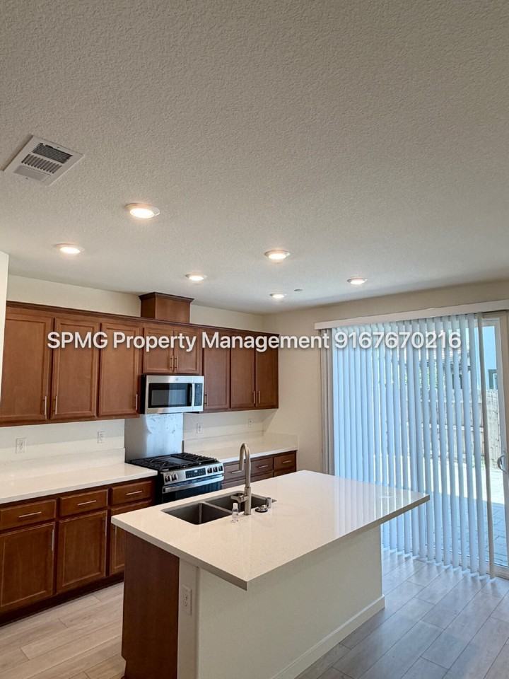 3609 Silver Pine Ln - Photo 7 of 38
