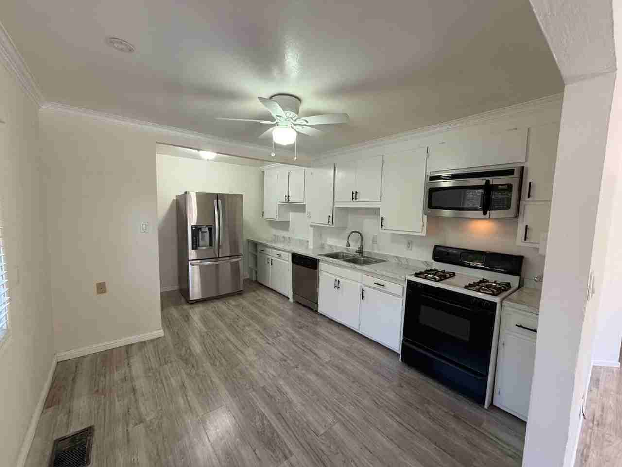 1454 Bel Air Dr - Photo 4 of 20
