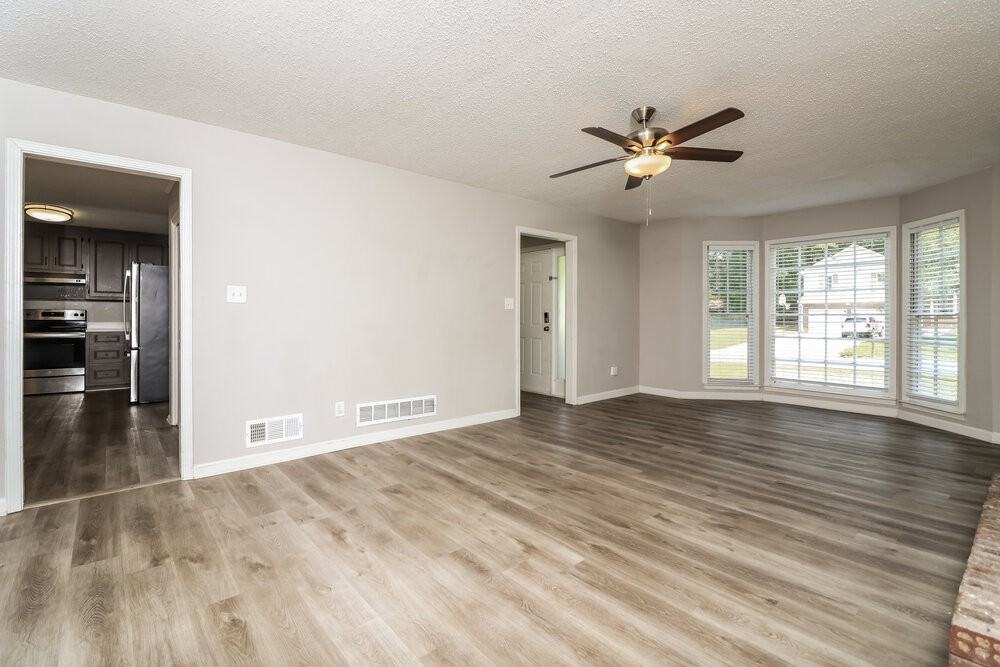 2981 Sutton Dr Sw - Photo 7 of 18