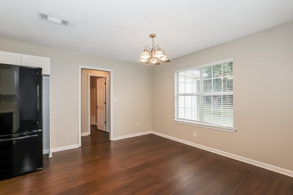 172 Regency Park Dr - Photo 5 of 16