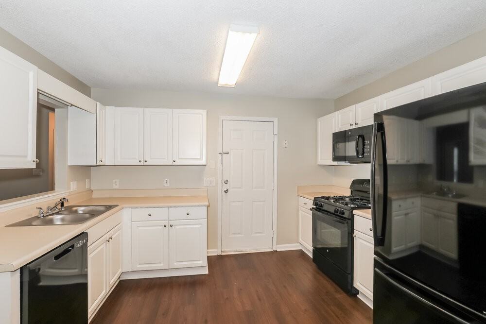 172 Regency Park Dr - Photo 6 of 16