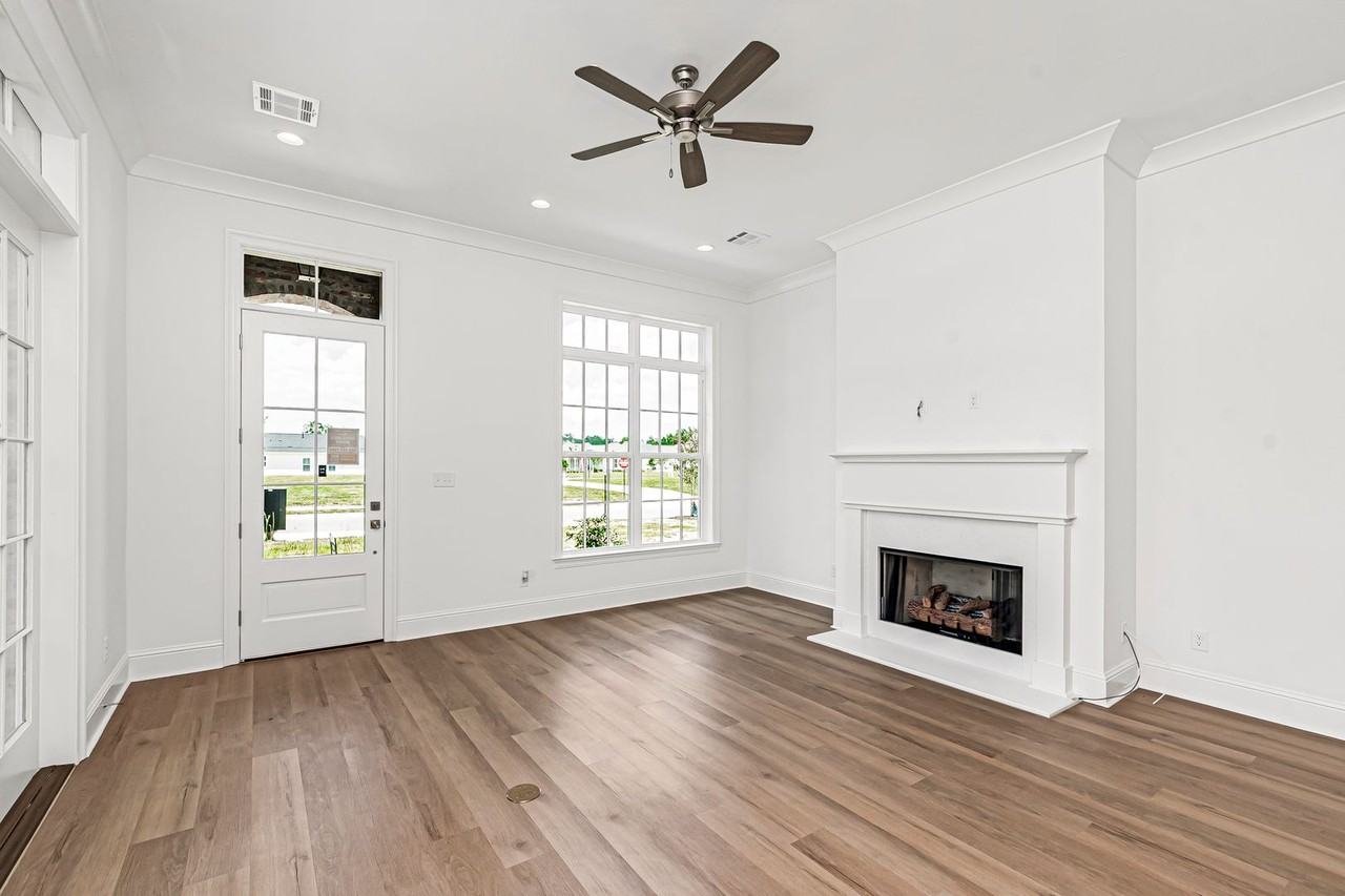 7671 Dearborne Dr - Photo 4 of 15